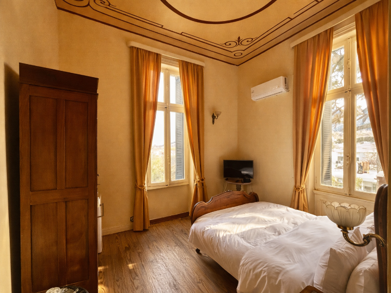 Loriet Hotel image