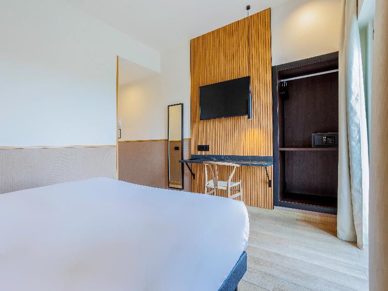 Acta Madfor Hotel image