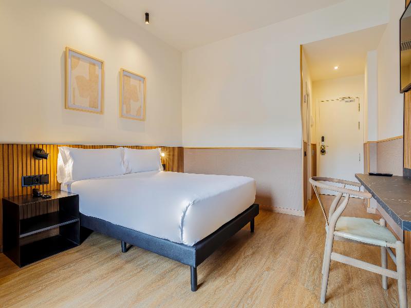 Acta Madfor Hotel image