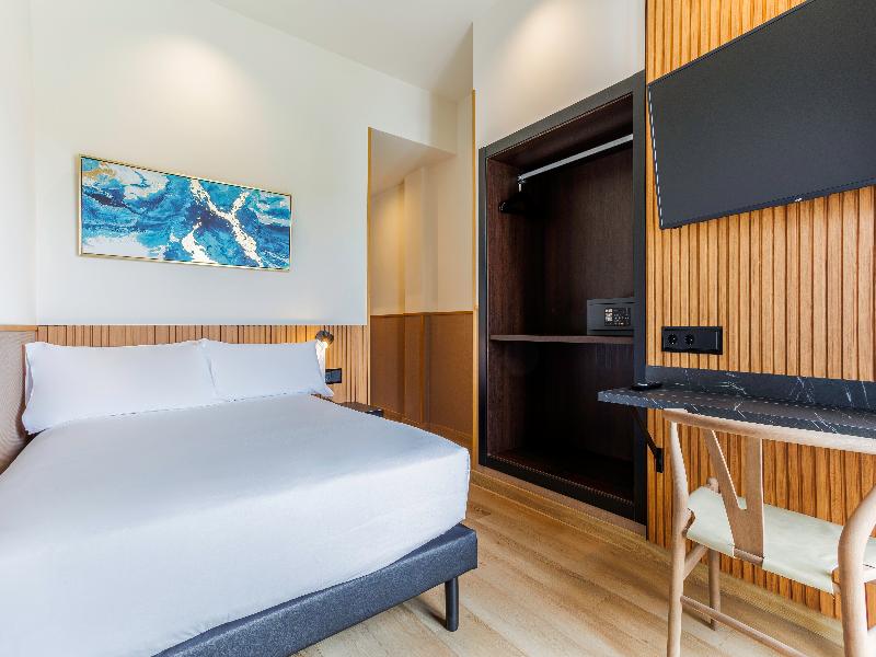 Acta Madfor Hotel image