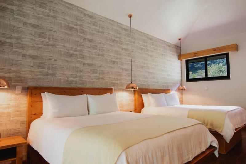 El Silencio Lodge & Spa image