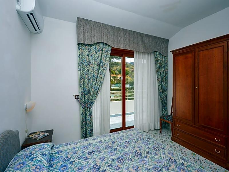 Hotel Les Jumeaux Courmayeur image