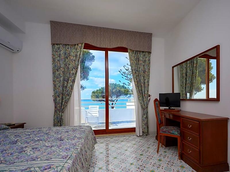 Hotel Les Jumeaux Courmayeur image