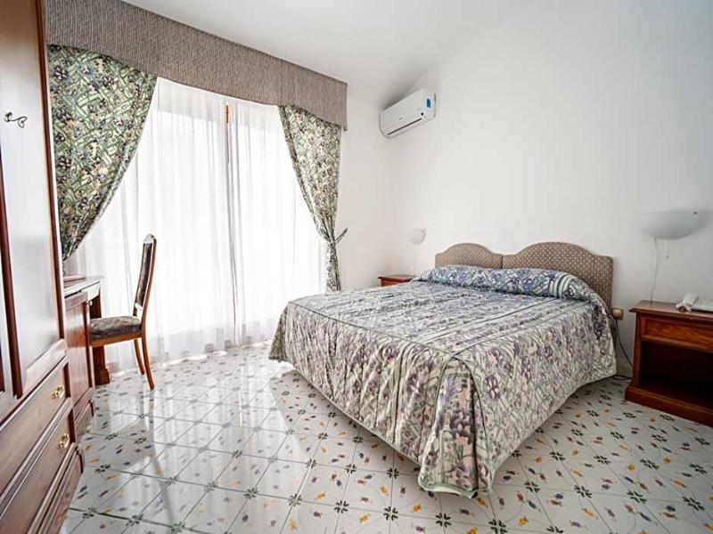 Hotel Les Jumeaux Courmayeur image