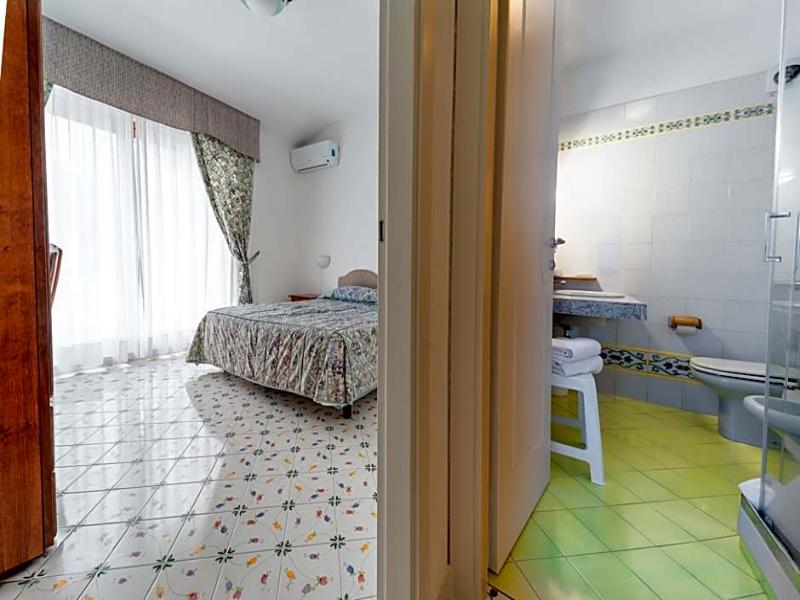 Hotel Les Jumeaux Courmayeur image