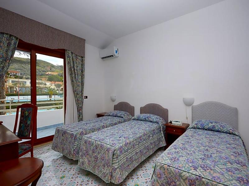 Hotel Les Jumeaux Courmayeur image