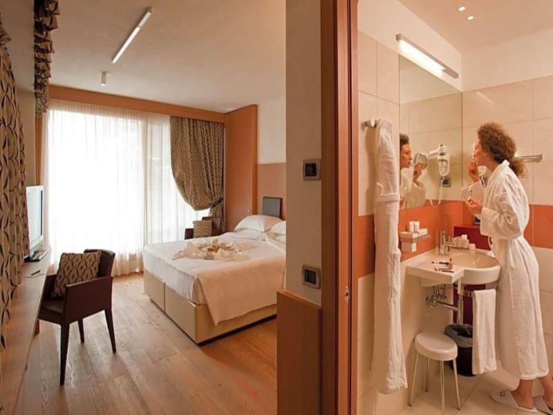 Hotel Alaska image