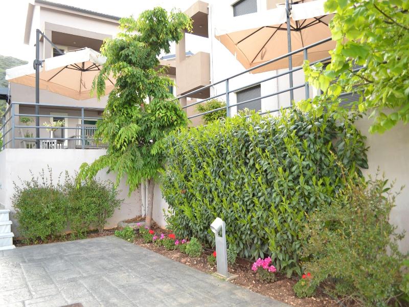 Ellopia Point Suites