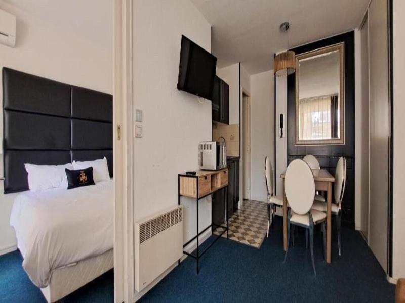 Appart-Hôtel Le Trianon image