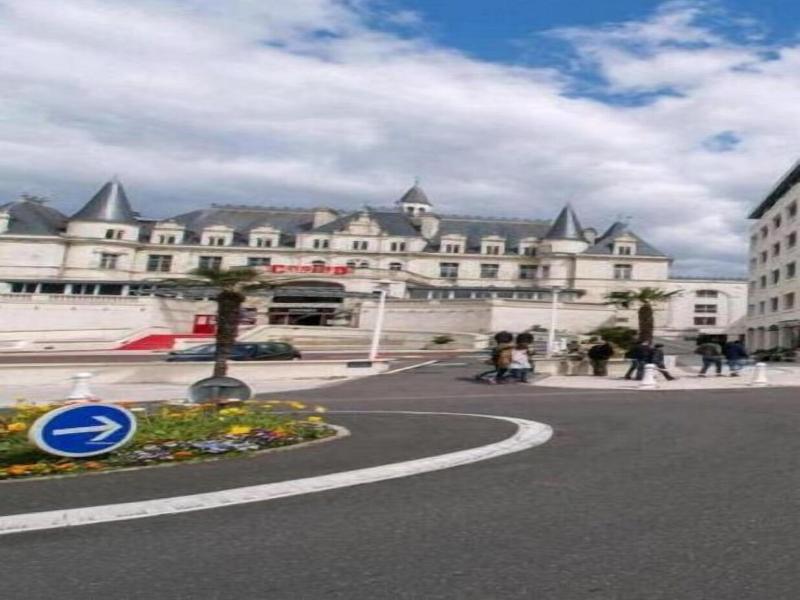 Appart-Hôtel Le Trianon image