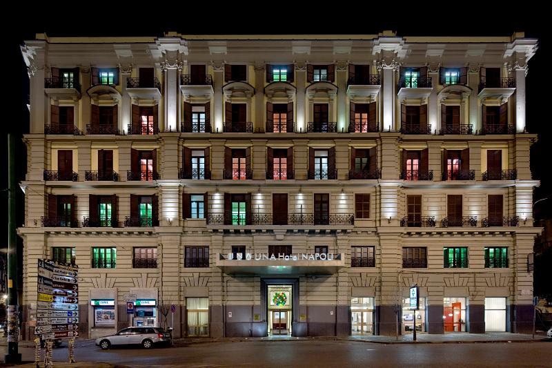 Una Napoli Hotel