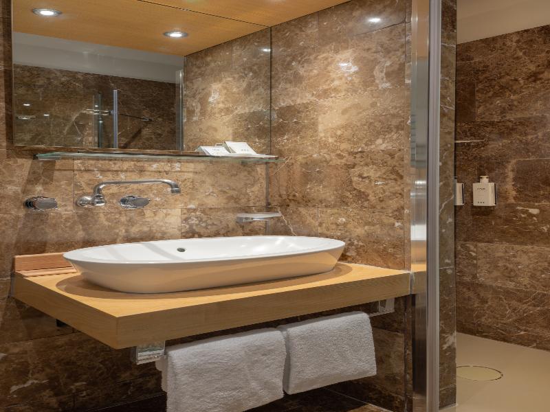 UNA HOTELS Napoli image