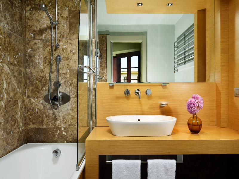 UNA HOTELS Napoli image