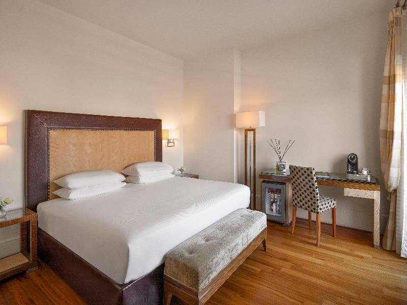 UNA HOTELS Decò Roma image