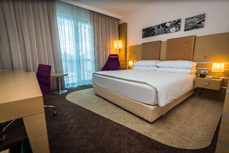 Doubletree By Hilton Oradea image