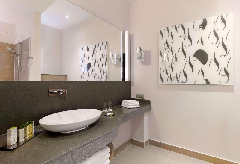 Doubletree By Hilton Oradea image
