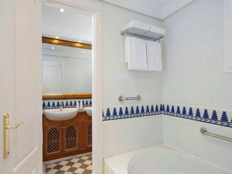 Marriott'S Marbella Beach Resort image