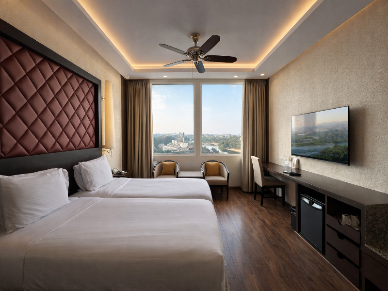 Clarks Avadh image