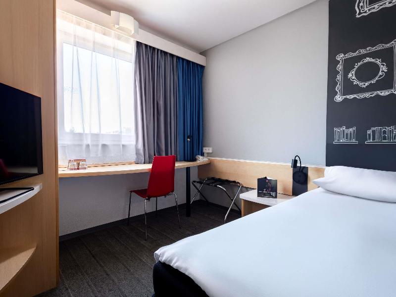 ibis Poznan Stare Miasto image