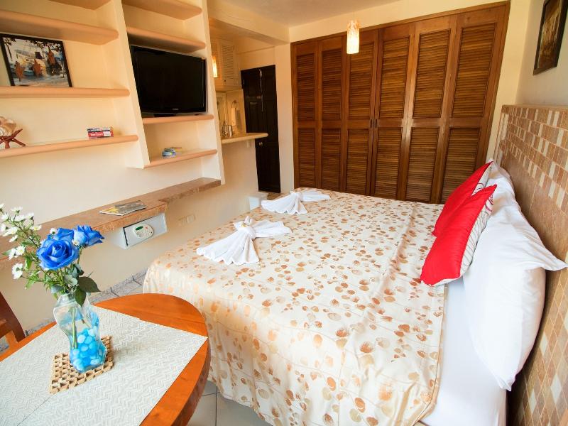 Bucaneros image