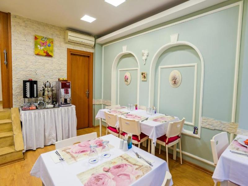 Retropera Hotel — restaurant