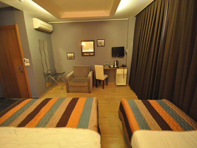Retropera Hotel image