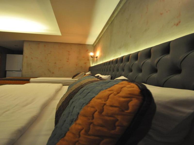 Retropera Hotel image