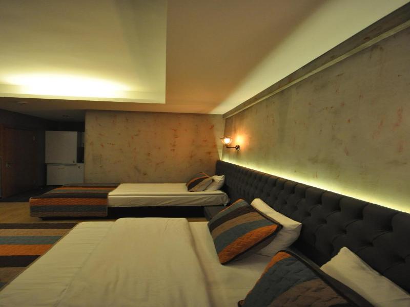 Retropera Hotel image
