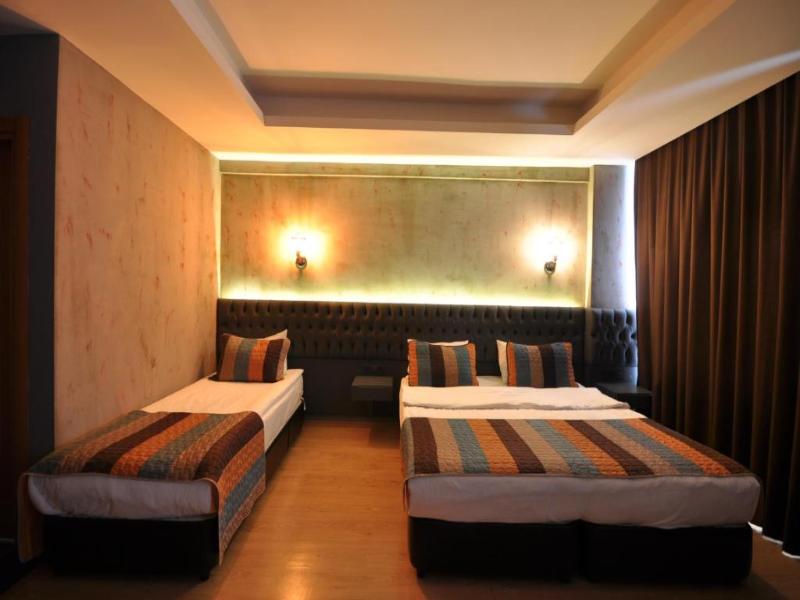 Retropera Hotel image