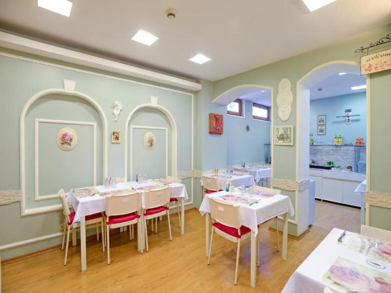 Retropera Hotel image