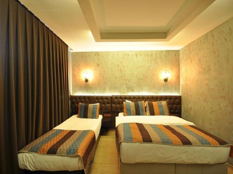 Retropera Hotel image