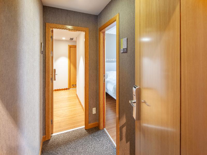 Ibis Styles Pamplona Noain image