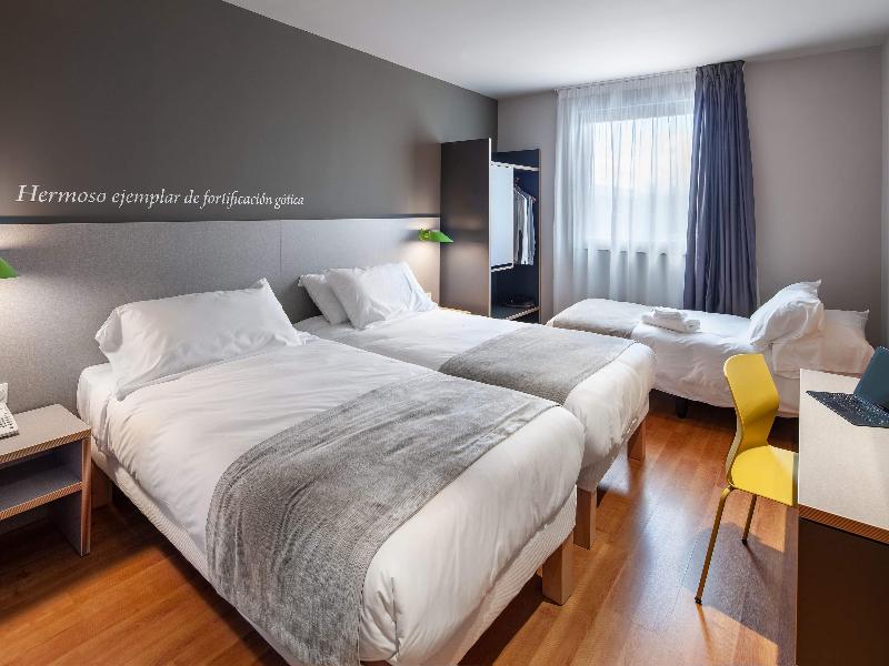 Ibis Styles Pamplona Noain image