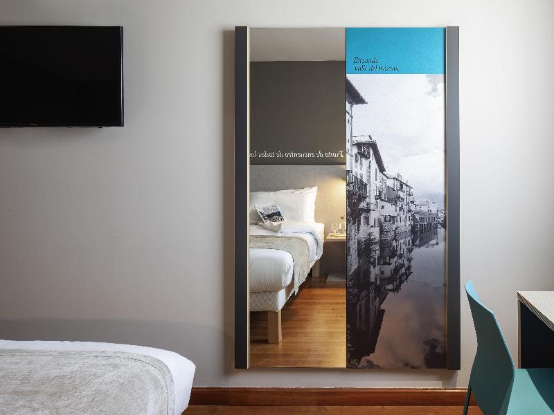 Ibis Styles Pamplona Noain image