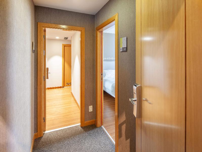 Ibis Styles Pamplona Noain image
