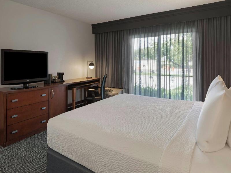 Courtyard Anaheim Buena Park image