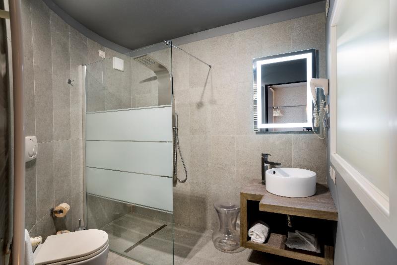 Mo.Om Hotel image