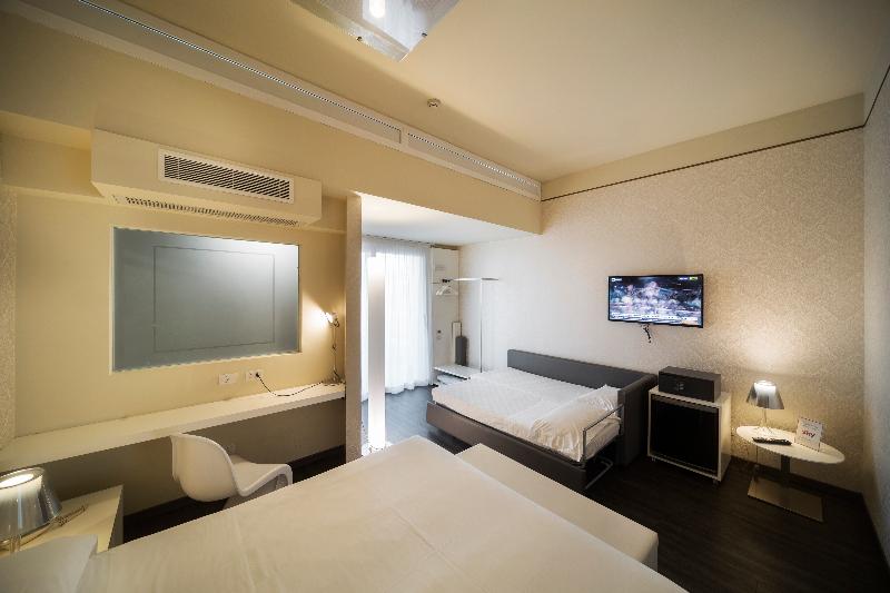Mo.Om Hotel image