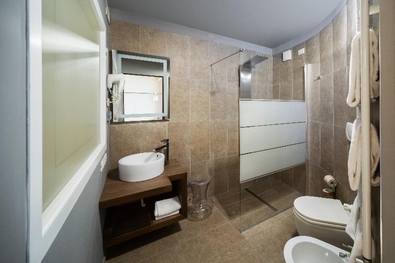 Mo.Om Hotel image