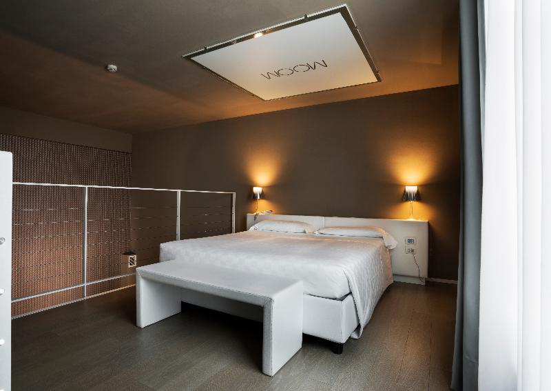 Mo.Om Hotel image