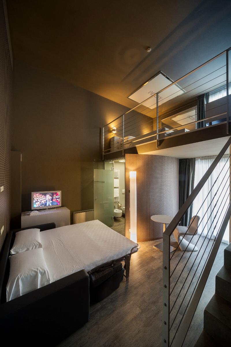 Mo.Om Hotel image