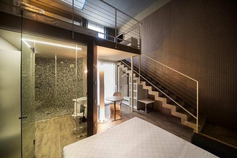 Mo.Om Hotel image