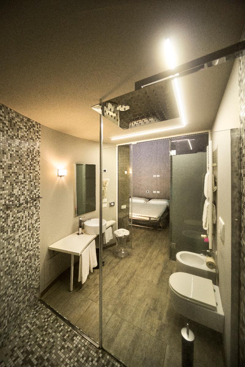 Mo.Om Hotel image