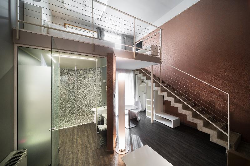 Mo.Om Hotel image