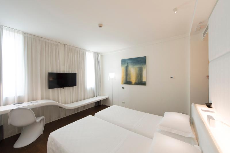 Mo.Om Hotel image
