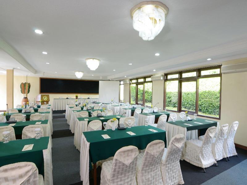 The Jayakarta Inn AND Villas Cisarua Mountain Resort