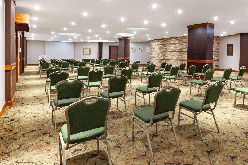 Tryp By Wyndham Guayaquil Airport image