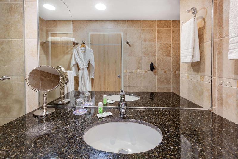 Tryp By Wyndham Guayaquil Airport image