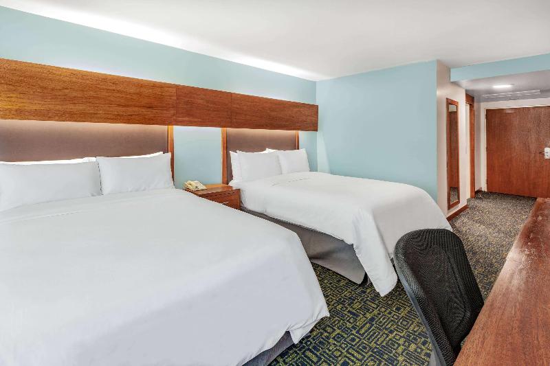 Tryp By Wyndham Guayaquil Airport image