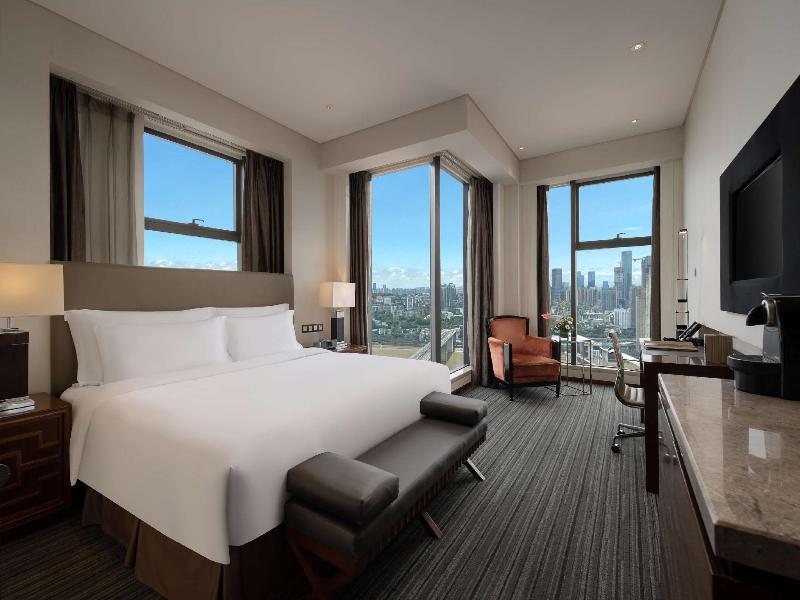 Radisson Blu Plaza Hotel Chongqing image